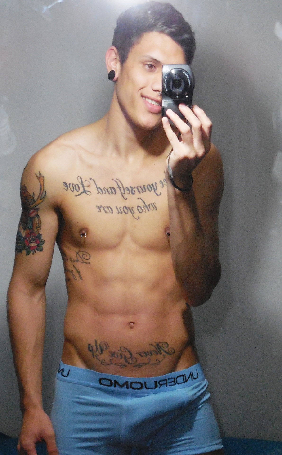 Good Looking Latino with Sixpack.jpg